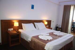 Отель Отель ДЭМ Сухум Двухместный номер с 1 кроватью или 2 отдельными кроватями и видом на море-14